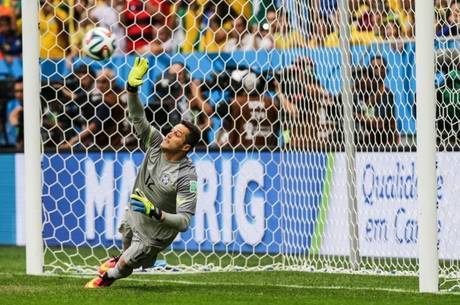 OFF - Pior da história, Julio César admite fim do ciclo na seleção
