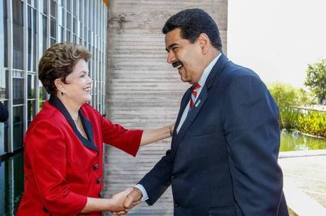 Para Maduro, vitória de Dilma no Brasil foi a "vitória do povo, vitória de Lula e seu legado" Para Maduro, vitória de Dilma no Brasil foi a "vitória do povo, vitória de Lula e seu legado"