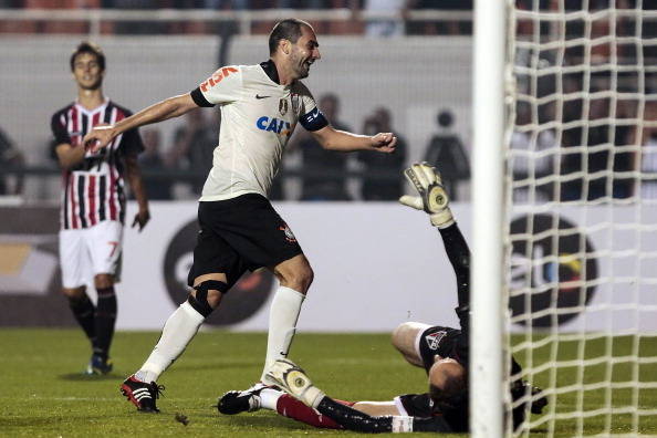 Corinthians ainda é zoado por 'torneio de verão' 15 anos após a conquista  do título - Fotos - R7 Futebol