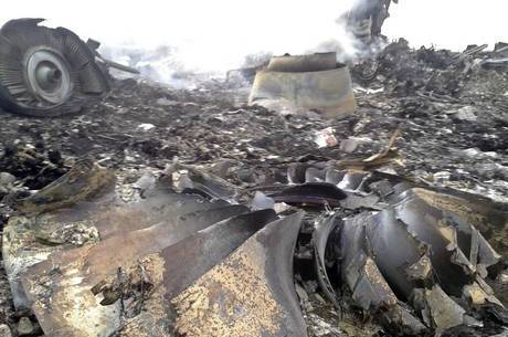 Destroços do avião da Malásia que caiu no último dia 17 no leste ucraniano