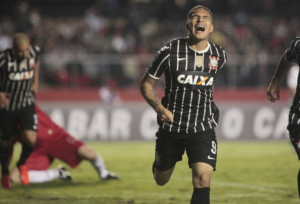 Corinthians ainda é zoado por 'torneio de verão' 15 anos após a conquista  do título - Fotos - R7 Futebol