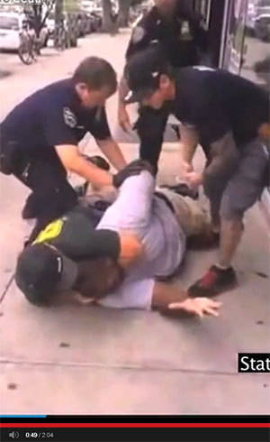 Eric Garner, de 43 anos, morreu após levar o "mata-leão" Eric Garner, de 43 anos, morreu após levar o "mata-leão"