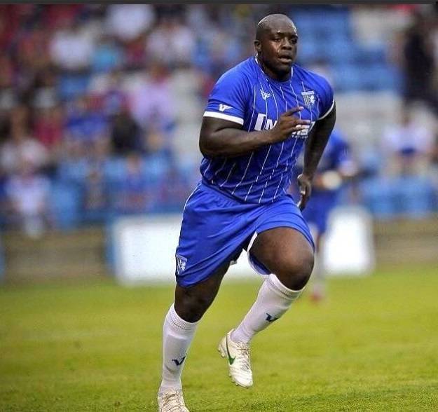 Jogador mais forte do Fifa 21, Akinfenwa pode trocar futebol pelo WWE -  09/10/2020 - UOL Esporte