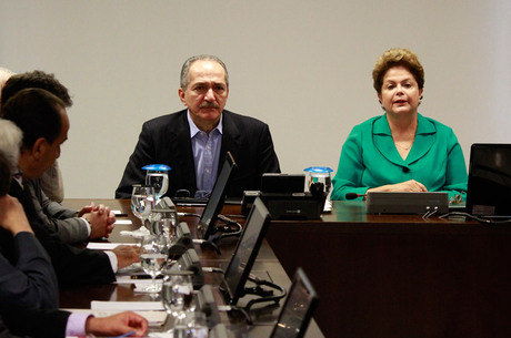 Clubes pedem a Dilma negociação de R$ 4 bi em dívidas