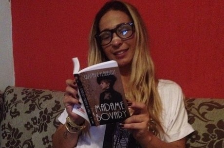 Valesca compartilhou sua "pausa básica pra leitura" no Instagram