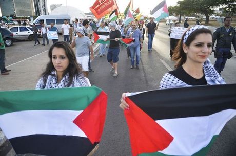 Manifestantes pedem ajuda ao povo palestino no conflito de Gaza