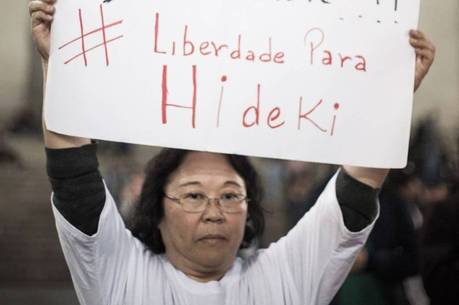Helena Harano, mãe de Hideki, durante ato contra repressão policial Helena Harano, mãe de Hideki, durante ato contra repressão policial