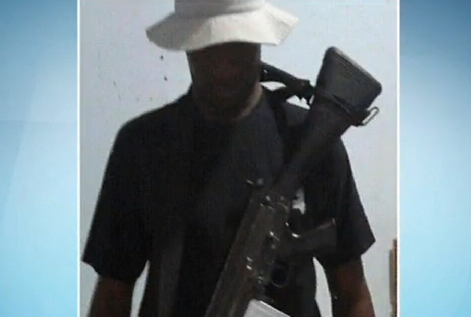 Traficantes ostentam arsenal em redes sociais e filmam tiros contra