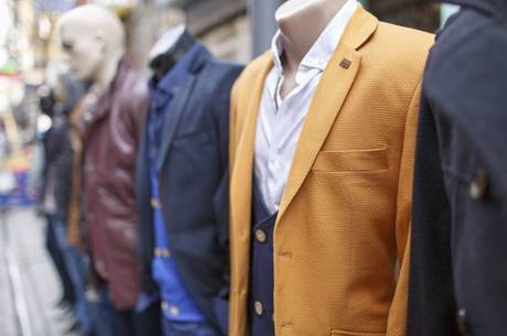 Roupas novas podem conter bactérias fecais, diz especialista Roupas novas podem conter bactérias fecais, diz especialista