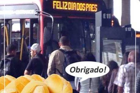 Quando foi postada inicialmente, a imagem com a frase "Feliz Dia dos Paes" e não "Feliz Dia dos Pais" recebeu mais de mil compartilhamentos Quando foi postada inicialmente, a imagem com a frase "Feliz Dia dos Paes" e não "Feliz Dia dos Pais" recebeu mais de mil compartilhamentos