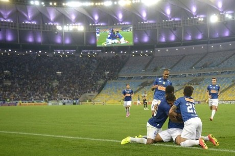 Líder e vice-líder entram em campo pelo Brasileirão neste sábado