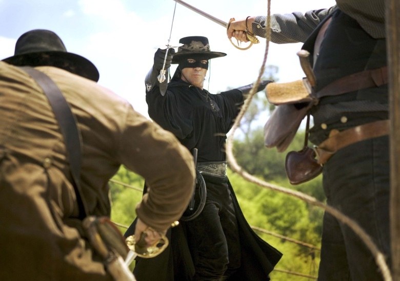Zorro completa 95 anos neste sábado (9); relembre trajetória do