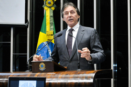 Oliveira é o líder do PMDB no Senado e defende que a PEC do teto de gastos é fundamental