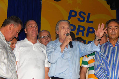 Luciano Bivar é presidente do PSL
