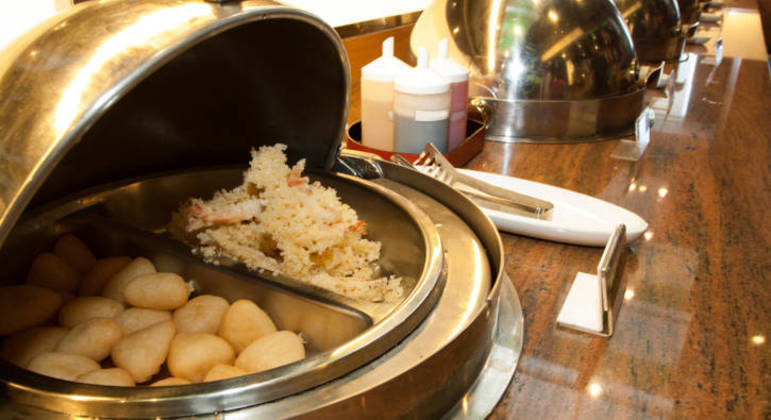 Refeição servida em buffet Refeição servida em buffet
