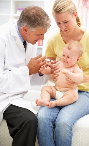 Médicos reforçam que pais devem vacinar crianças para evitar doenças