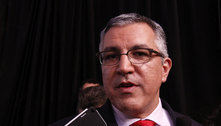 Alexandre Padilha toma posse como ministro falando em 'reconstruir o Brasil'