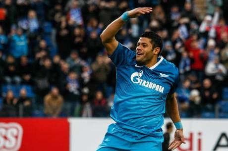 Hulk marca, Zenit vence e assume a liderança do Campeonato Russo