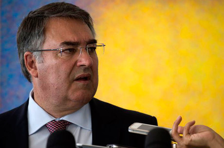 Raimundo Colombo concorre ao Senado em Santa Catarina