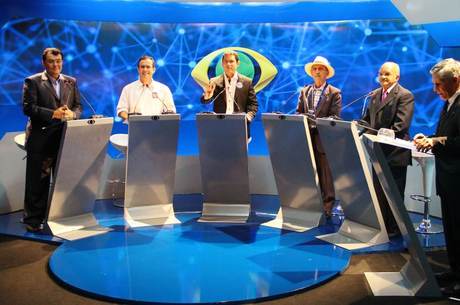 Eduardo Braga (PMDB), Chico Preto (PMN), Marcelo Ramos (PSB), Abel Alves (PSOL) e José Melo(PROS) debateram nesta quinta-feira
