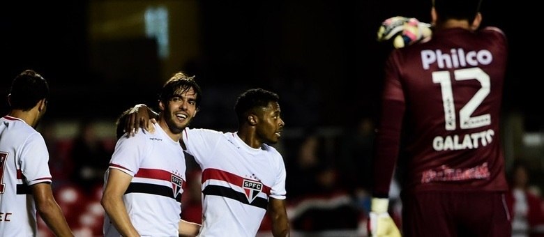O meia Kaká marcou um dos gols do São Paulo na partida contra o Criciúma
