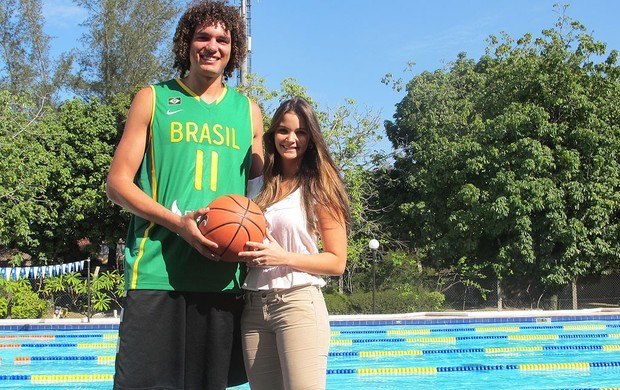 Gigante da NBA faz sucesso ao lado da mulher baixinha - Fotos - R7  Olimpíadas