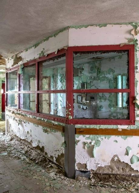 Fotógrafo revela histórias de hospital abandonado - Fotos - R7 Hora 7