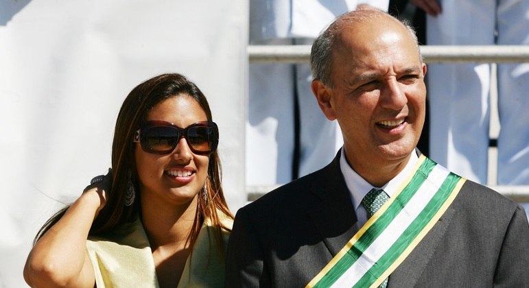 Flávia Arruda, ao lado do marido, o então governador José Roberto Arruda