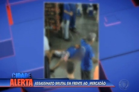Homem foi esfaqueado no Mercadão de Madureira