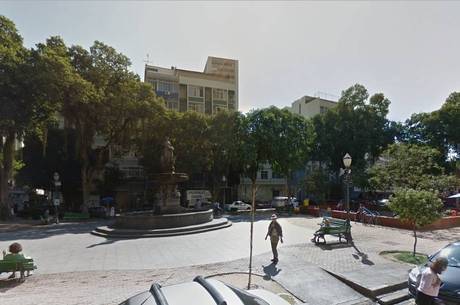 Praça São Salvador é ponto boêmio da cidade
