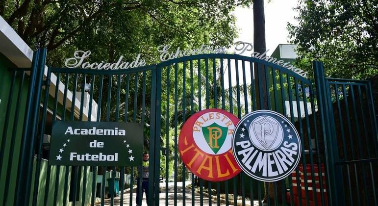 Na foto, a entrada da Academia de Futebol do Palmeiras