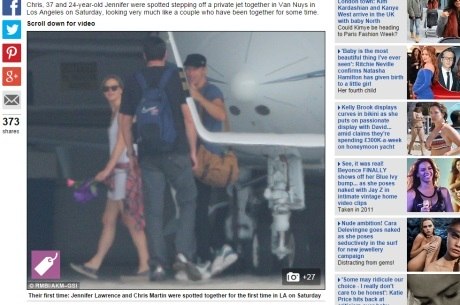 Jennifer Lawrence é vista saindo de jatinho com Chris Martin