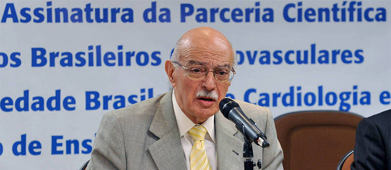 Ex-ministro da saúde, Adib Jatene comandou a pasta durante o governo de Collor e de FHC Ex-ministro da saúde, Adib Jatene comandou a pasta durante o governo de Collor e de FHC