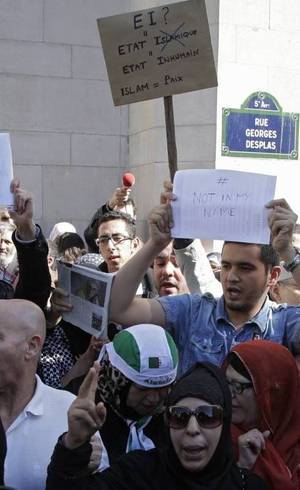 Muçulmanos da França se concentraram na frente da "grande" mesquita de Paris
