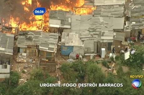 Incêndio em favela na zona leste de São Paulo destruiu ao menos 200 barracos