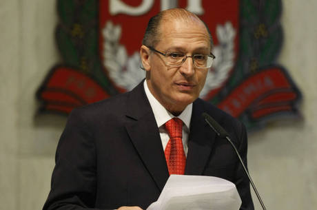 Alckmin discursa durante posse na Assembleia Legislativa, após vencer no primeiro turno a eleição de 2010
