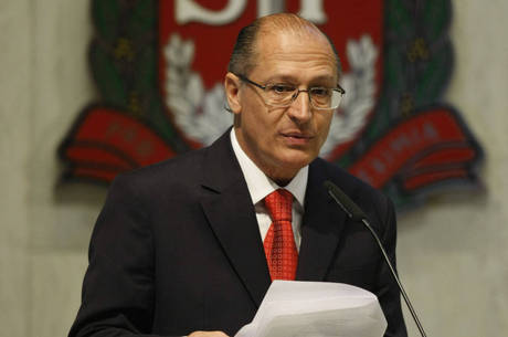 Alckmin discursa durante posse na Assembleia Legislativa, após vencer no primeiro turno a eleição de 2010 Alckmin discursa durante posse na Assembleia Legislativa, após vencer no primeiro turno a eleição de 2010
