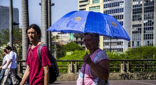 Baixa umidade do ar causa alerta em São Paulo