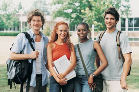 O número de alunos estrangeiros matriculados nos Estados Unidos subiu para 886.052 neste ano — 66.408 a mais do que em 2013