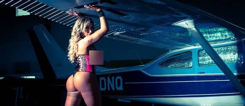 Sabrina Boing Boing promete colocar, ao vivo, 3 litros de silicone em cada seio Sabrina Boing Boing promete colocar, ao vivo, 3 litros de silicone em cada seio