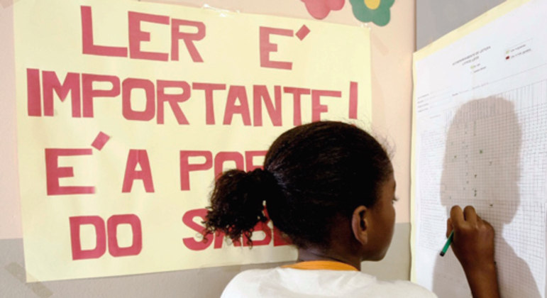 Alfabetizadores poderão participar de curso com duração de um mês no Porto