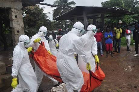Surto atual de ebola já matou milhares de pessoas na África ocidental
