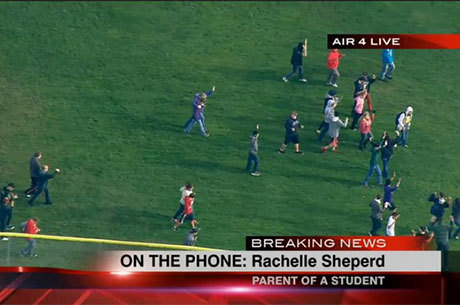 Vários estudantes saíram correndo da escola depois de os tiros serem disparados