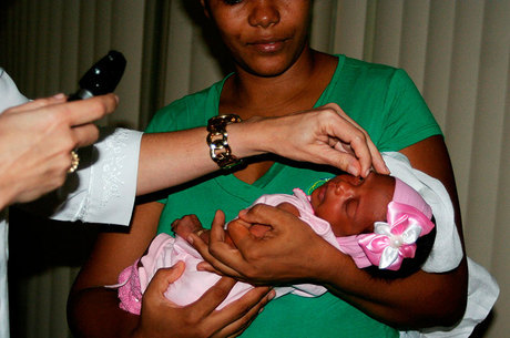 Crianças de 0 a 3 meses poderão fazer o Teste do Olhinho na Maternidade Albert Sabin, em Cajazeiras, a partir das 8h