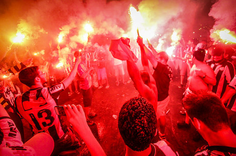 Oito torcedores são presos durante jogo entre Atlético e Cruzeiro