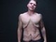 A barriga flácida é algo que ainda o faz lembrar de seu passado