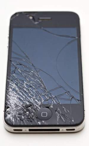 Smartphones com telas quebradas também têm vez no mercado de seminovos