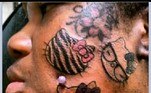 Só tosqueira! Turma dos tatuados arrependidos ganha membros ainda mais  bizarros! - Fotos - R7 Hora 7