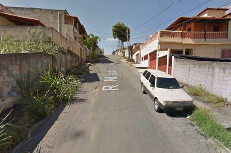 Vizinhos dividem terreno na rua Machacalis, bairro Fonte Grande