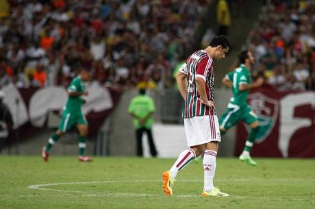 Fred lamenta um dos gols da Chapecoense no Maracanã